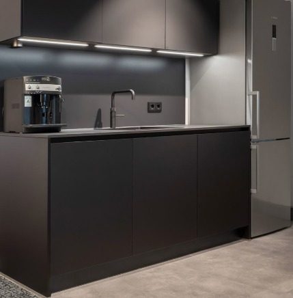 BUILT-IN PANTRY WITH WATER RESISTANCE TOP (LOW & WALL CABINET)